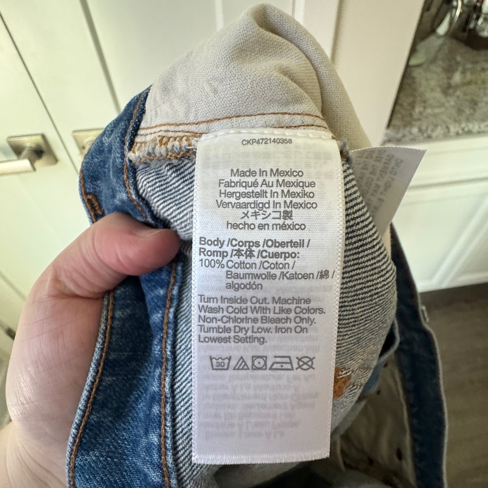 Madewell Relaxed Mid-Length Denim Shorts (31) - Picture 8 of 10